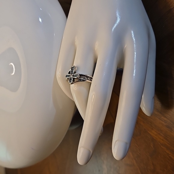 Blue Cubic Zirconia Cross Ring - Silver plated - Sparkling Gemstones Size 8 - Picture 9 of 10